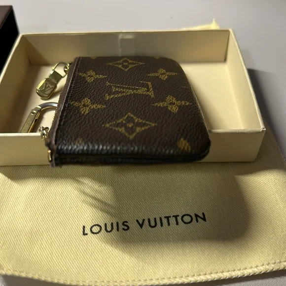 Louis Vuitton Key Pouch monogram - Picture 10 of 10